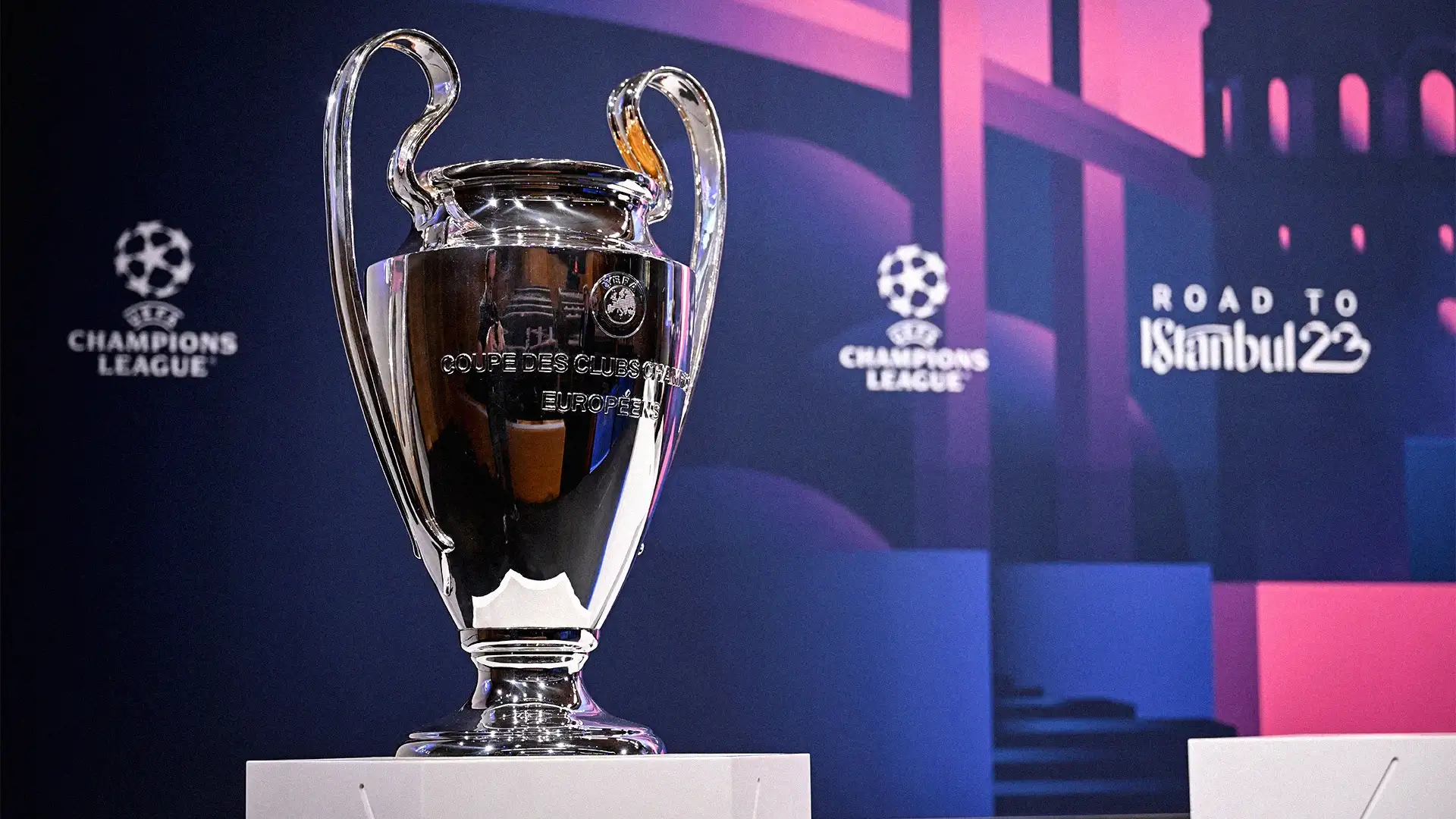 Perbedaan Liga Champions dan Liga Europa: Kompetisi Elite vs. Alternatif